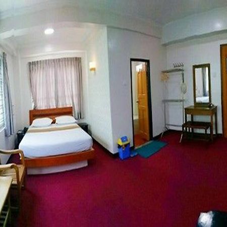 Venus Star Hotel Yangon Bagian luar foto