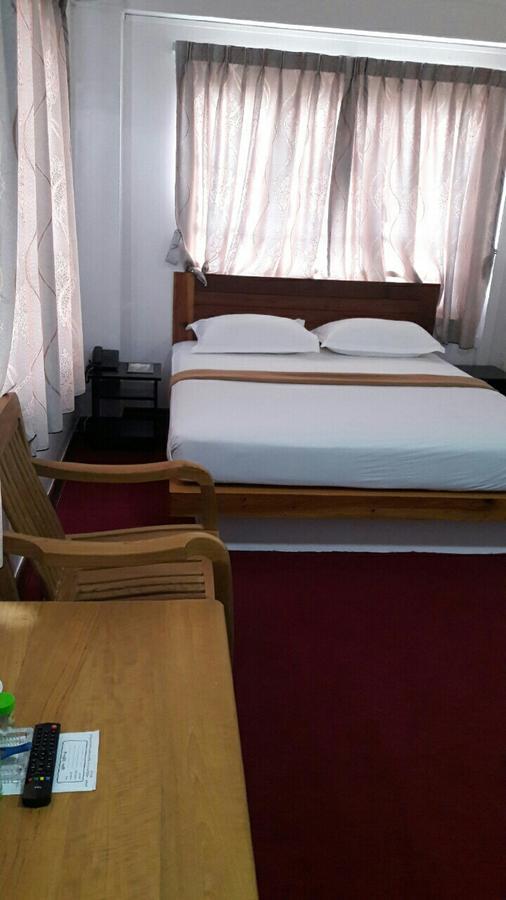 Venus Star Hotel Yangon Bagian luar foto