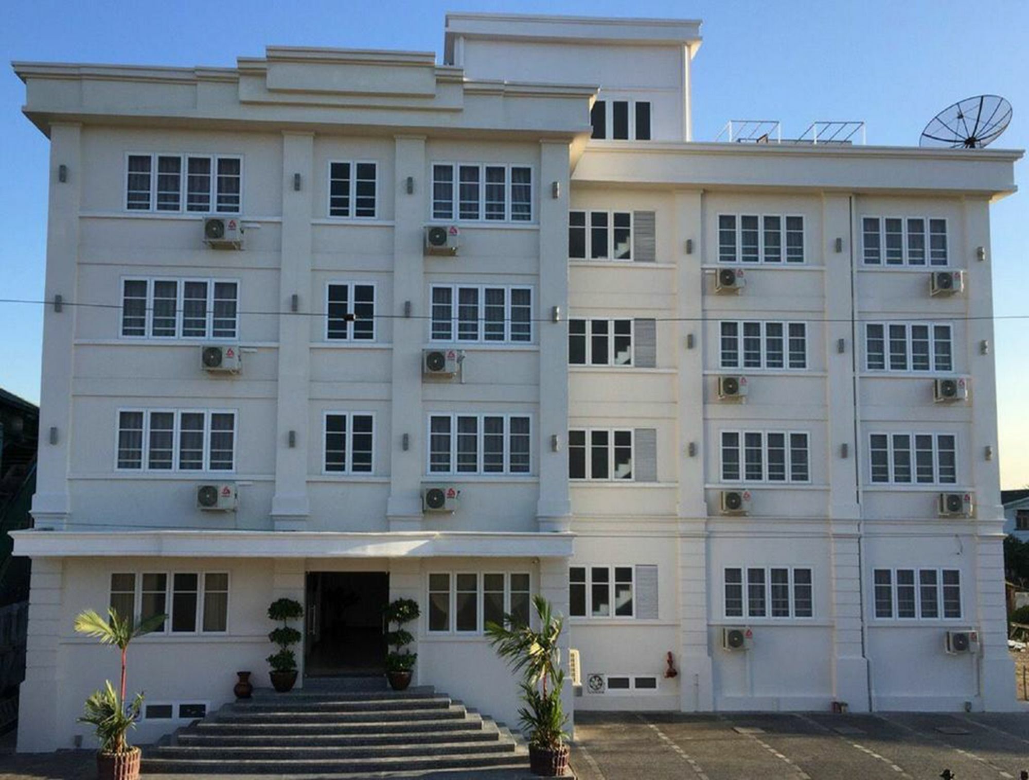 Venus Star Hotel Yangon Bagian luar foto